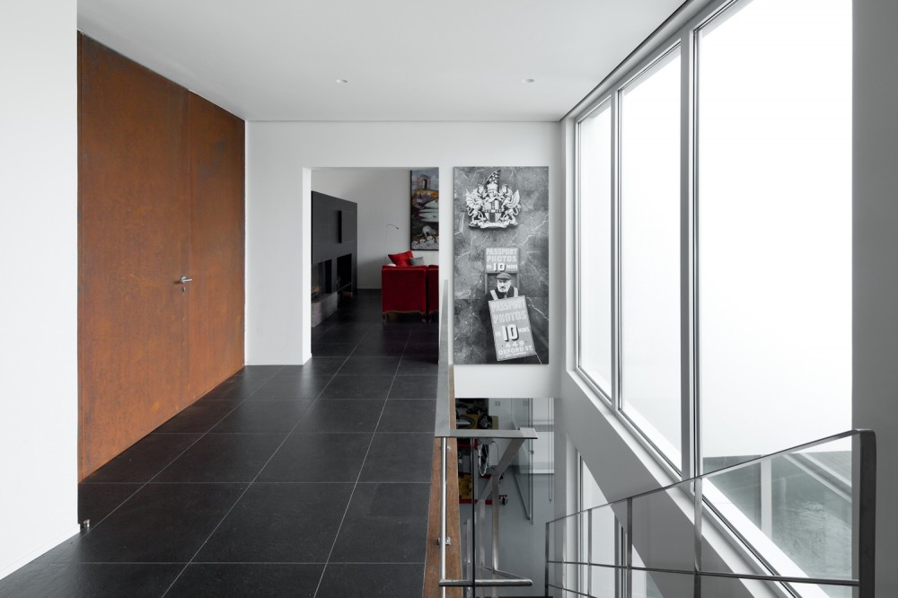 Godiva House / Empty Space Architecture