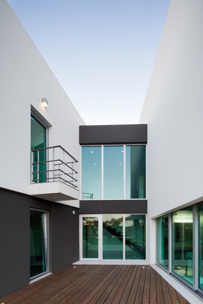 Godiva House / Empty Space Architecture