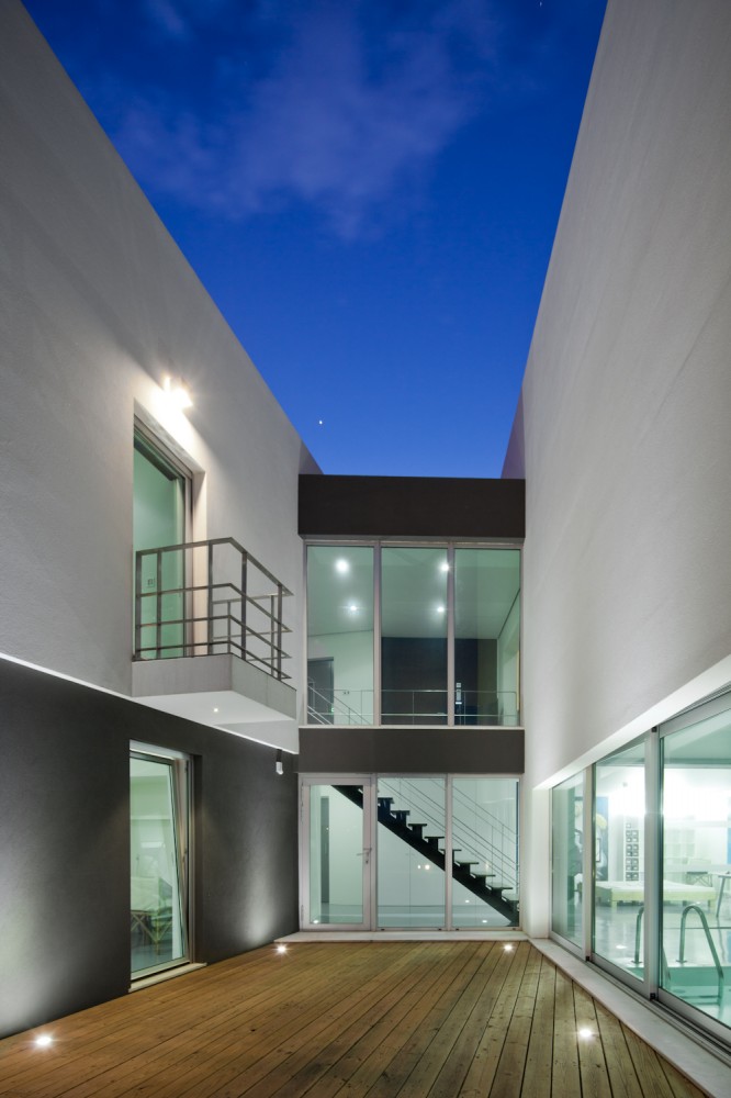 Godiva House / Empty Space Architecture