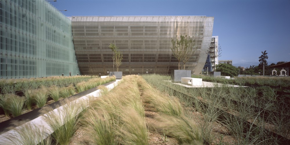 Shop & Trade / Kokkinou-Kourkoulas Architects