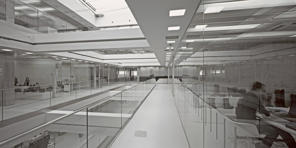 Shop & Trade / Kokkinou-Kourkoulas Architects