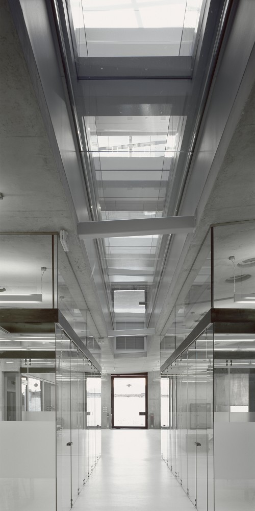 Shop & Trade / Kokkinou-Kourkoulas Architects