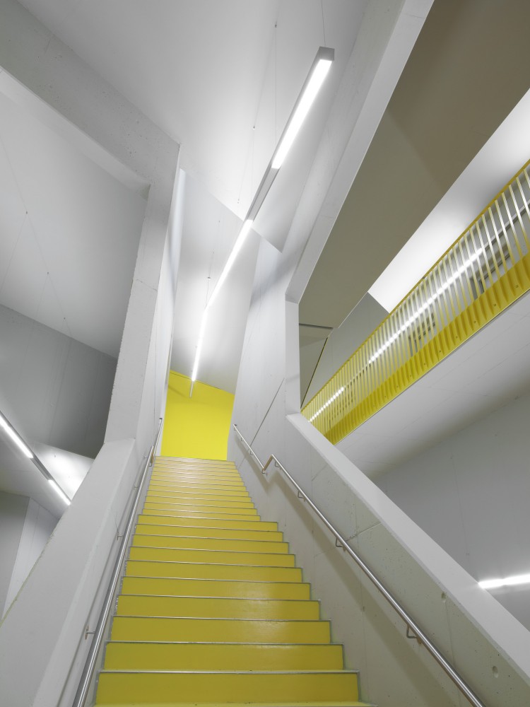 North Laser Center / blauraum