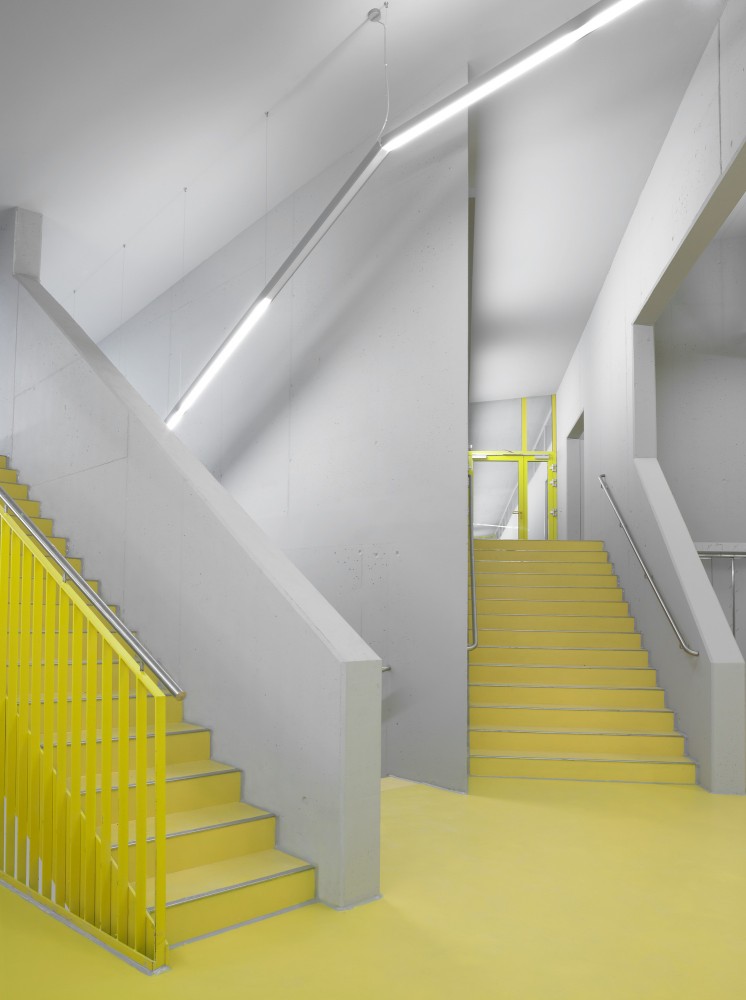 North Laser Center / blauraum