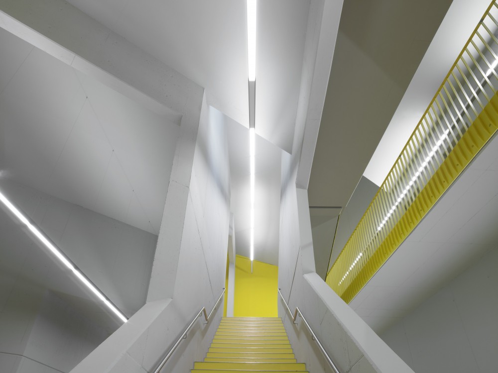 North Laser Center / blauraum