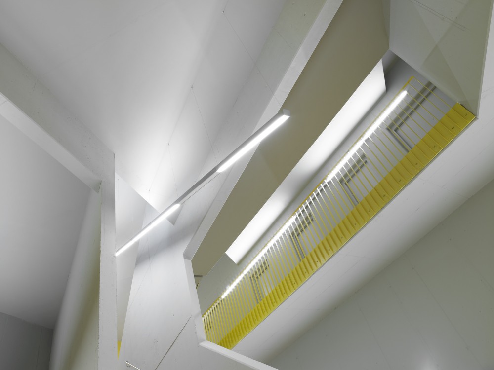 North Laser Center / blauraum
