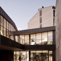 Biblioteca Can Baró / Sierra Rozas Arquitectes Biblioteca Can Baró / Sierra Rozas Arquitectes © Jordi Bernadó