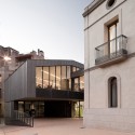 Biblioteca Can Baró / Sierra Rozas Arquitectes Biblioteca Can Baró / Sierra Rozas Arquitectes © Jordi Bernadó