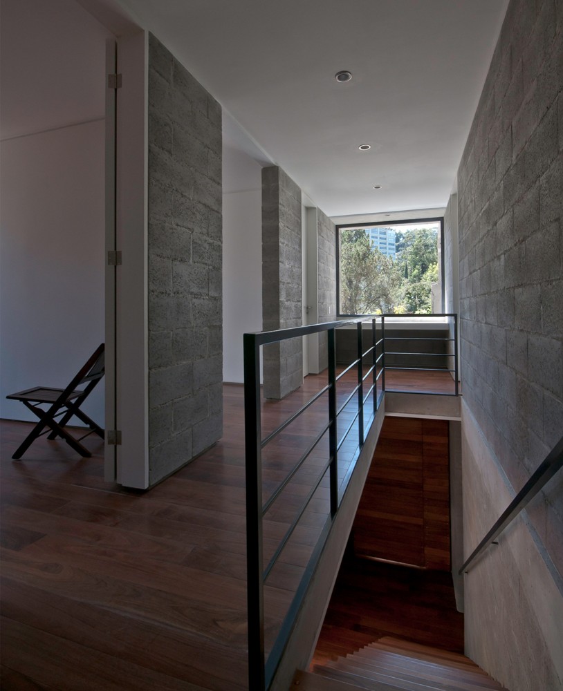 Búhos House / Ambrosi I Etchegaray