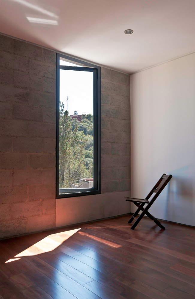 Búhos House / Ambrosi I Etchegaray