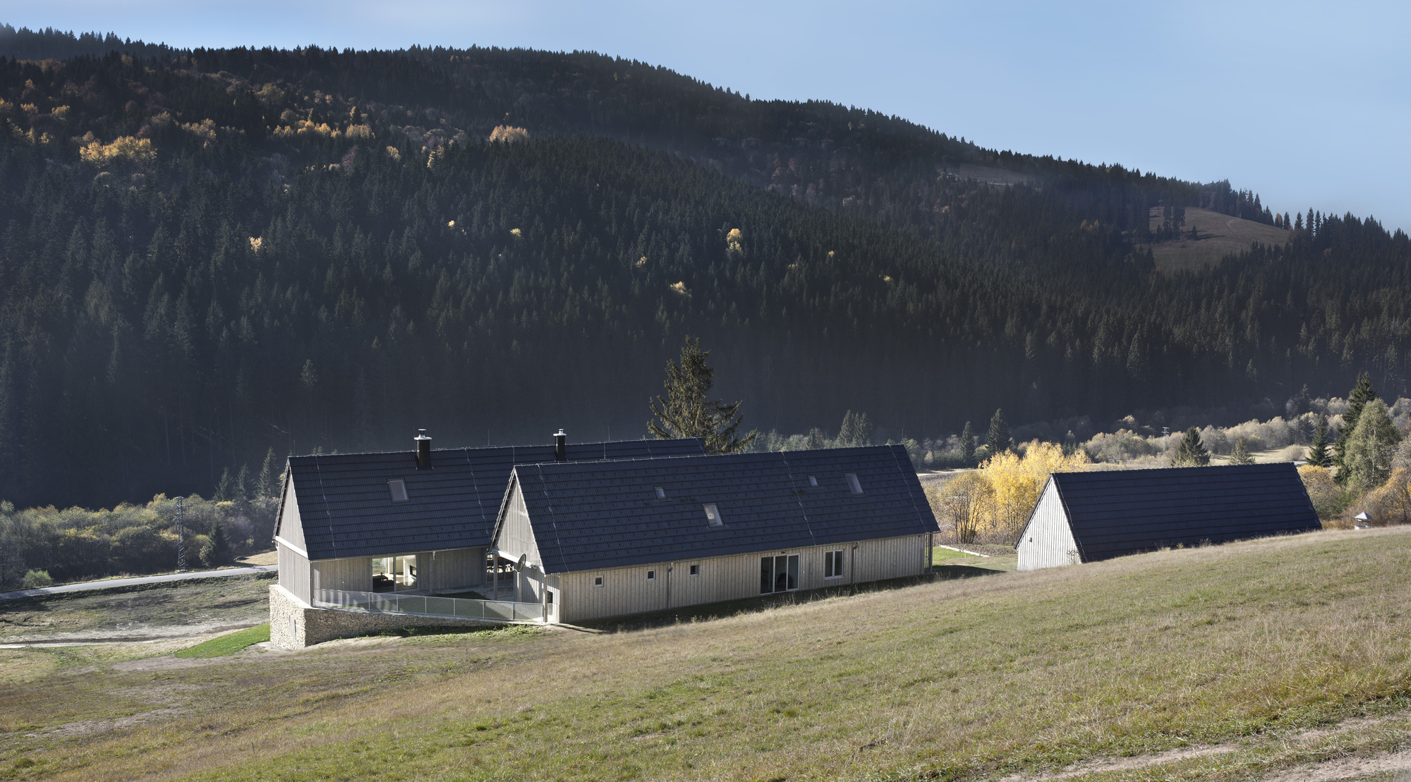 50f50fe4b3fc4b262a000188_family-house-in-orava-a-lt-architekti_a-lt_architekti_orava_01.jpg