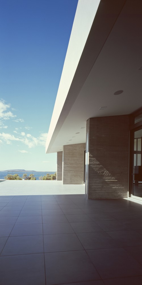 Kavouri Residences / Kokkinou-Kourkoulas Architects