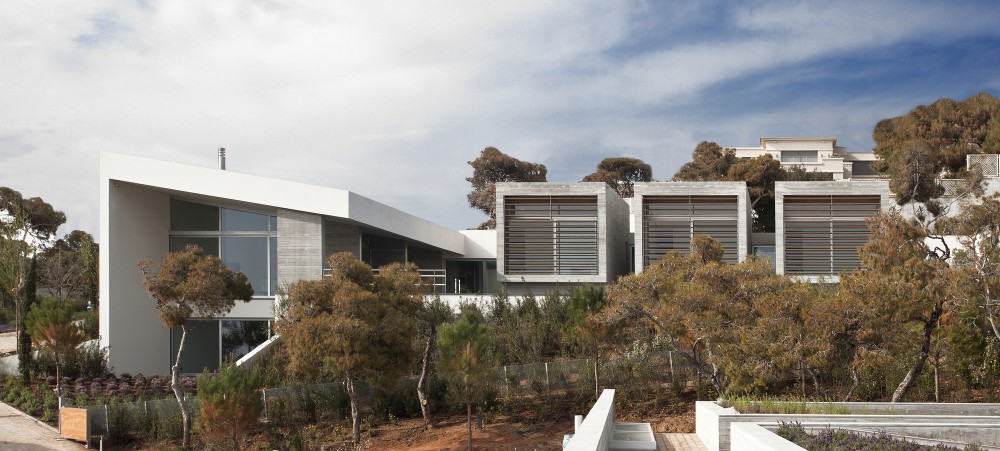 Kavouri Residences / Kokkinou-Kourkoulas Architects