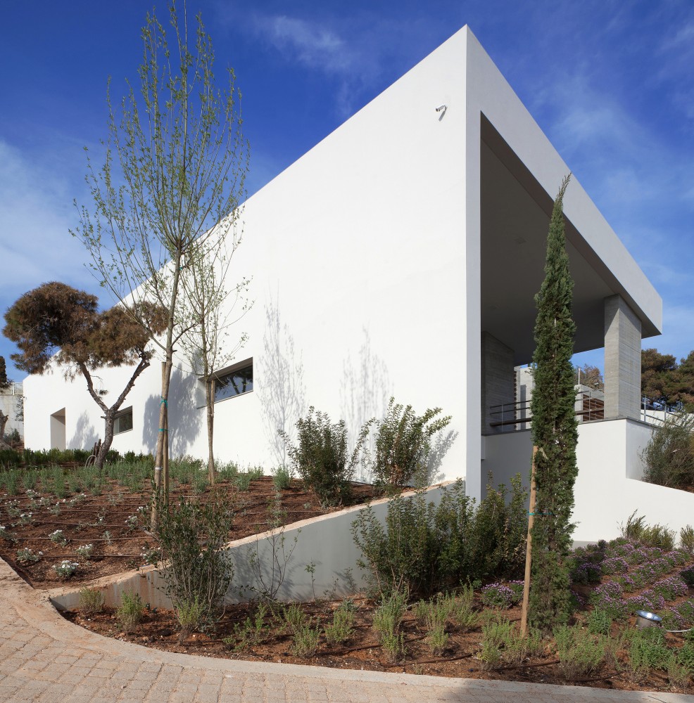 Kavouri Residences / Kokkinou-Kourkoulas Architects