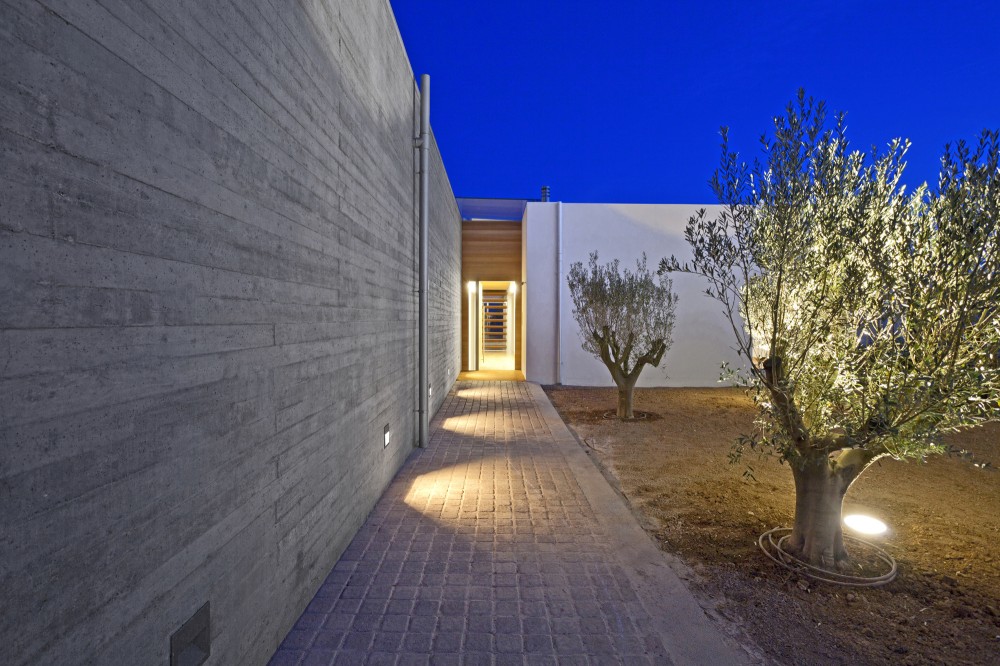 Kavouri Residences / Kokkinou-Kourkoulas Architects