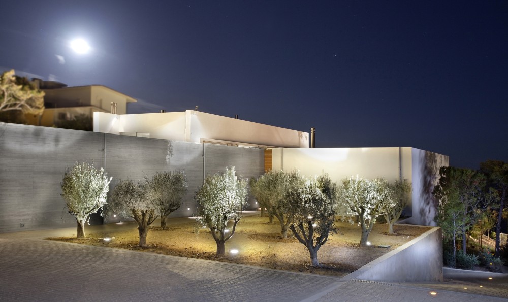 Kavouri Residences / Kokkinou-Kourkoulas Architects