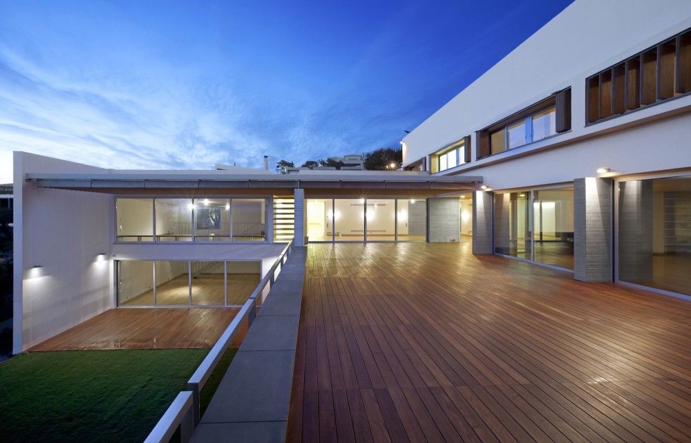 Kavouri Residences / Kokkinou-Kourkoulas Architects