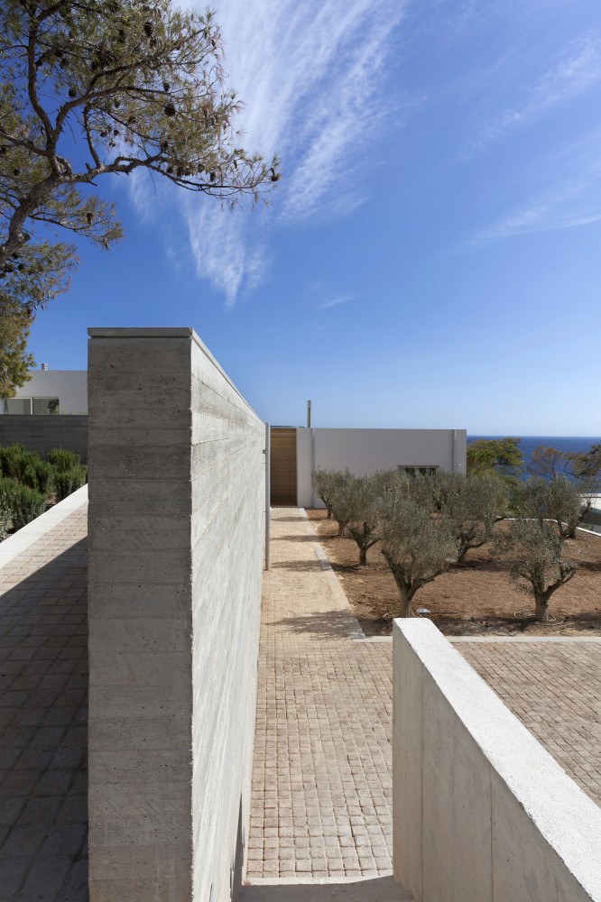 Kavouri Residences / Kokkinou-Kourkoulas Architects