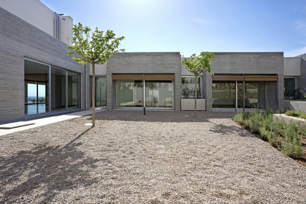 Kavouri Residences / Kokkinou-Kourkoulas Architects