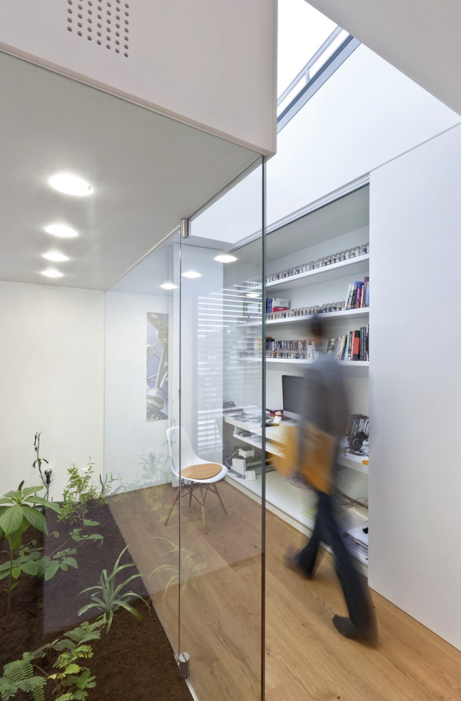 7 Units Housing Building / Metaform Architecture