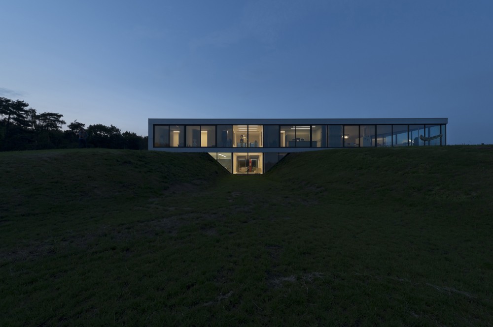 Bridge House / 123DV