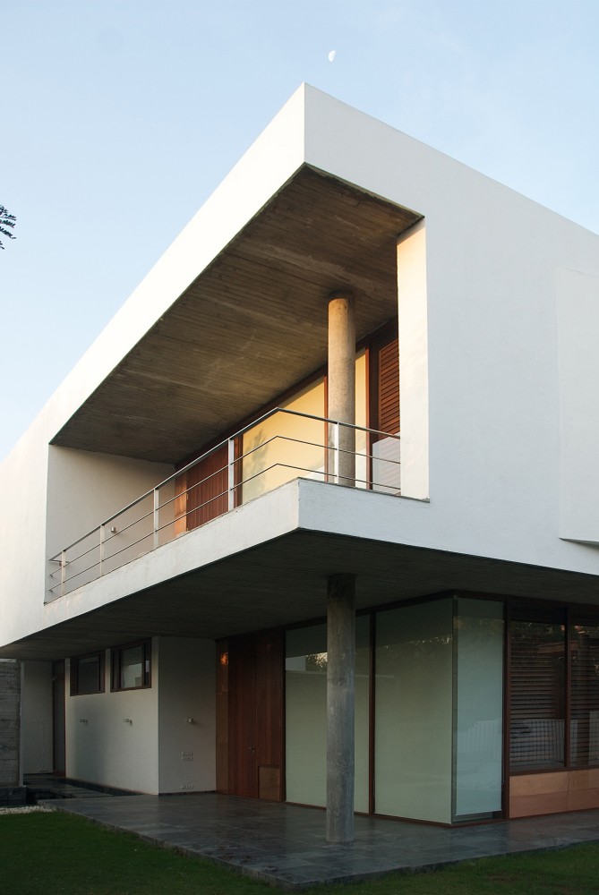 Poona House / Rajiv Saini