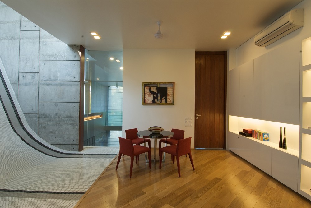 Poona House / Rajiv Saini