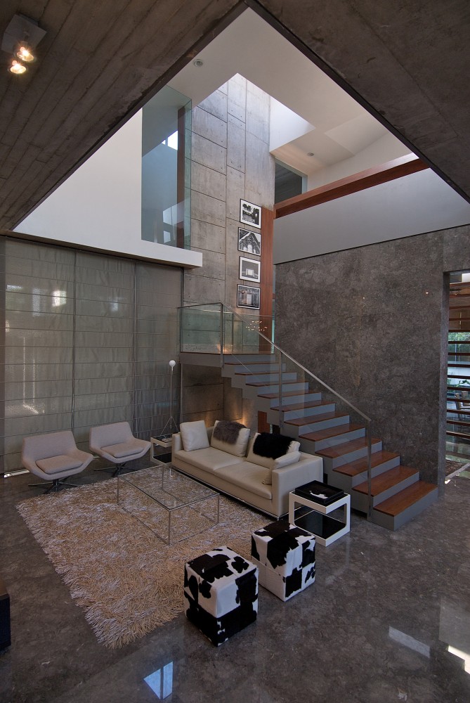 Poona House / Rajiv Saini