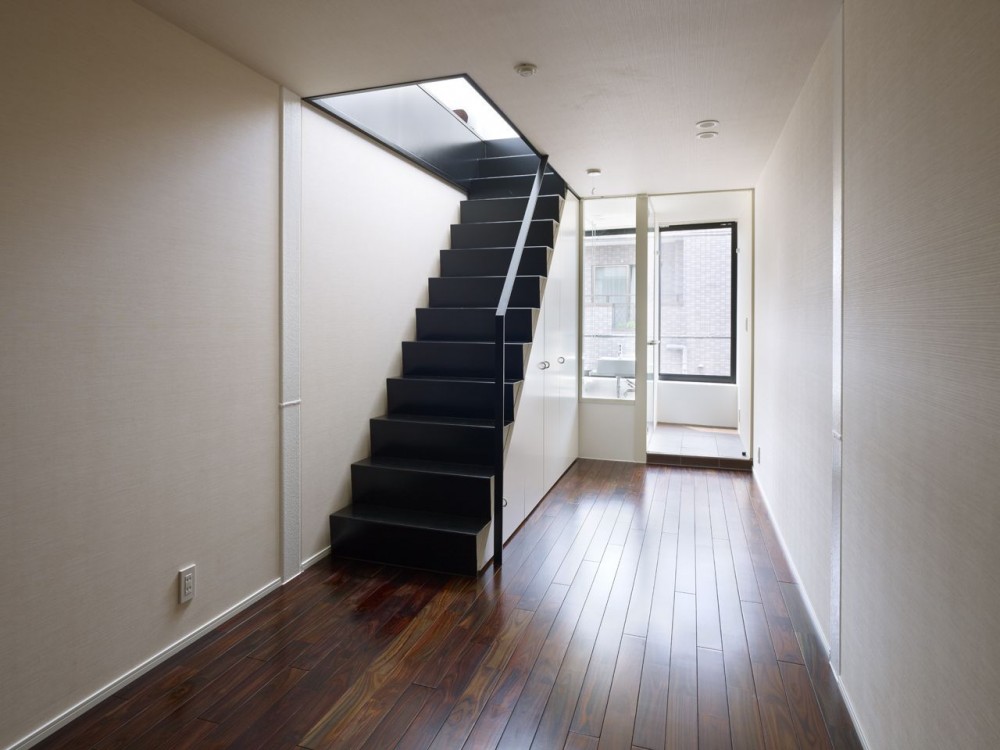 XYYX Apartment / Naf Architect & Design