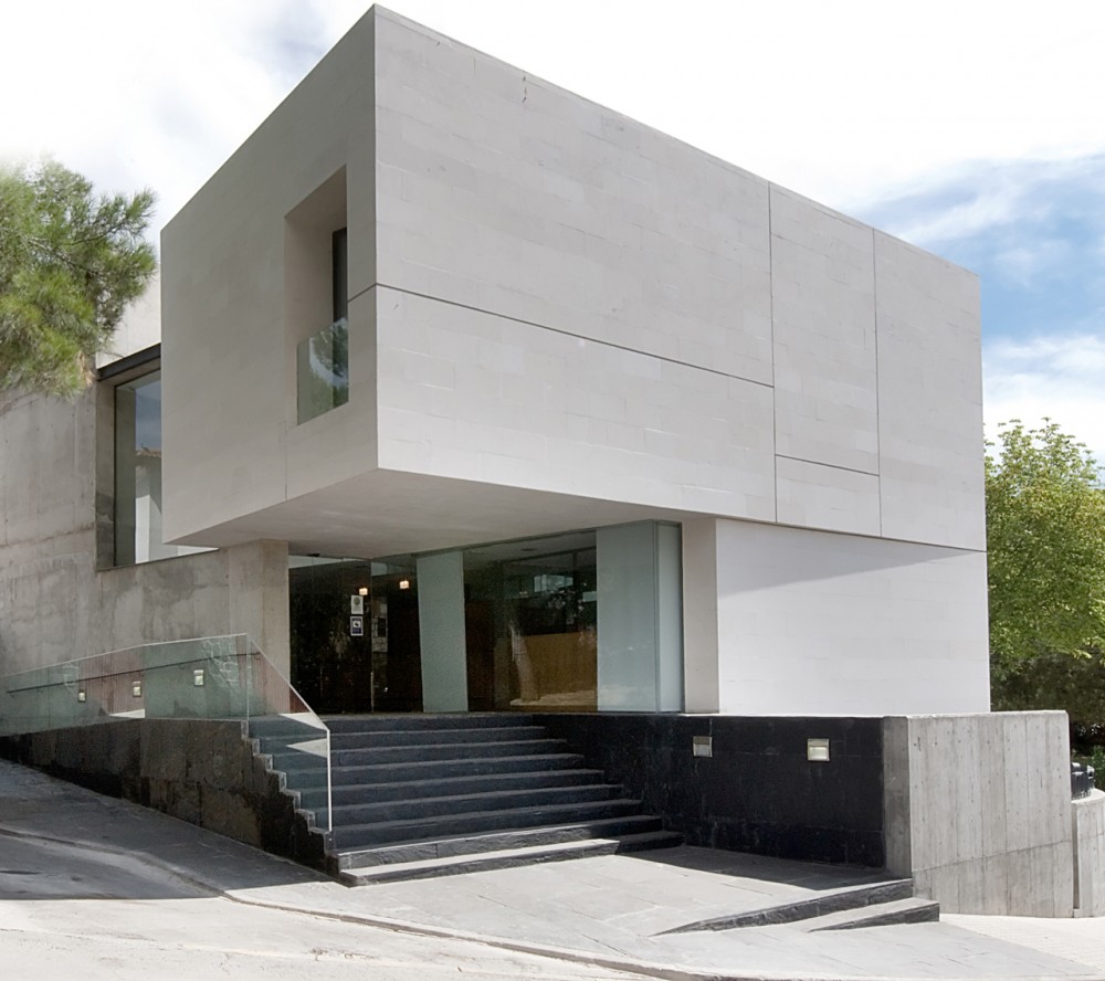 Civil Defense Center in Cobeña / GEA Arquitectos