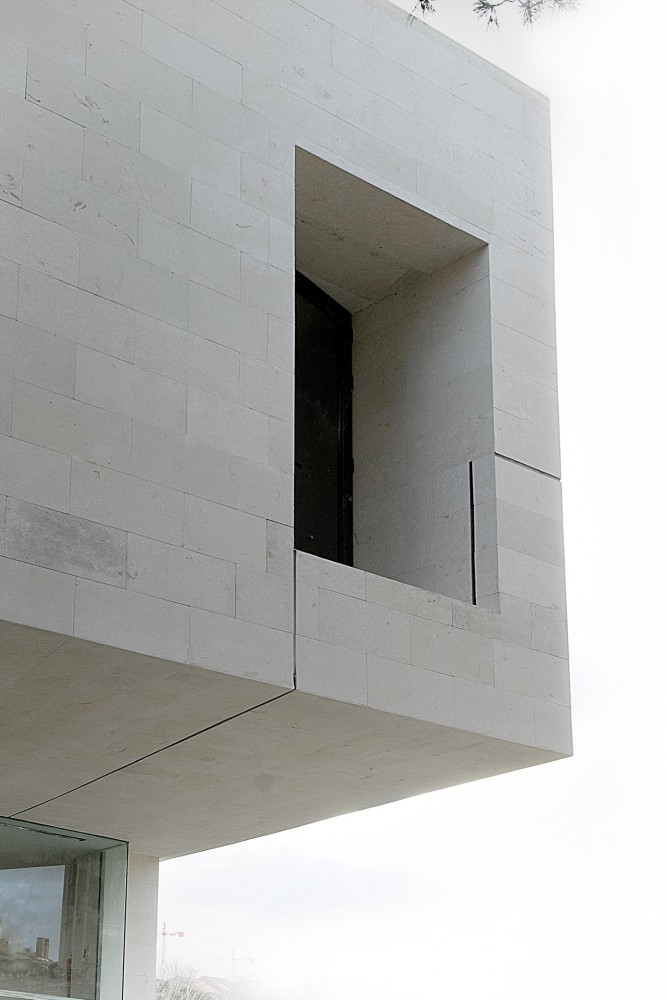 Civil Defense Center in Cobeña / GEA Arquitectos