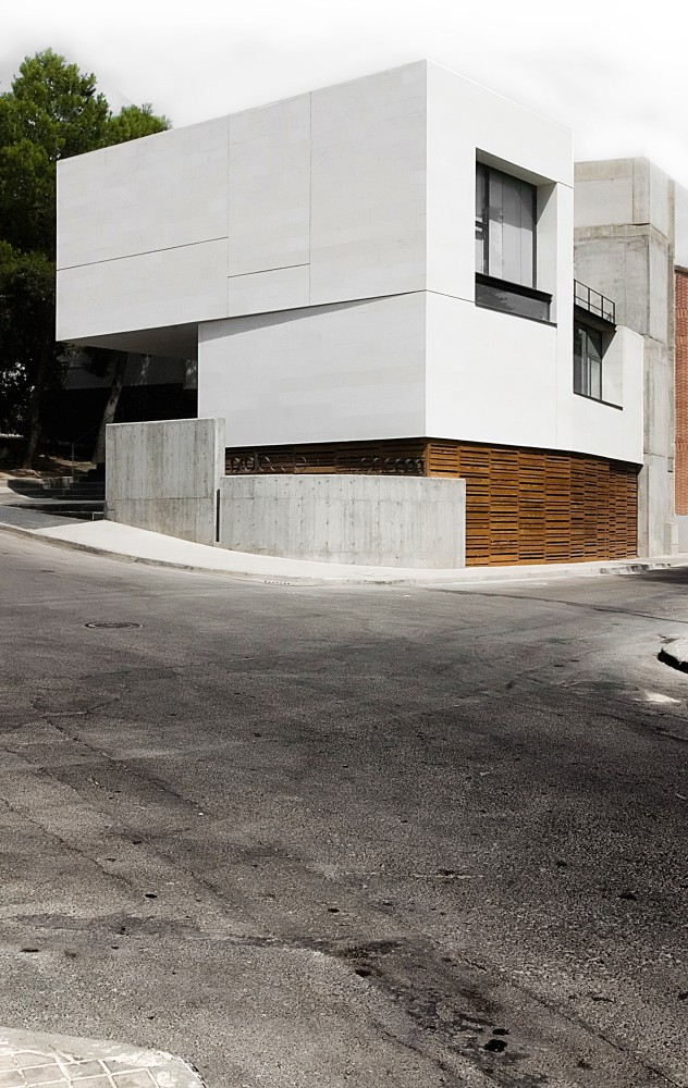Civil Defense Center in Cobeña / GEA Arquitectos