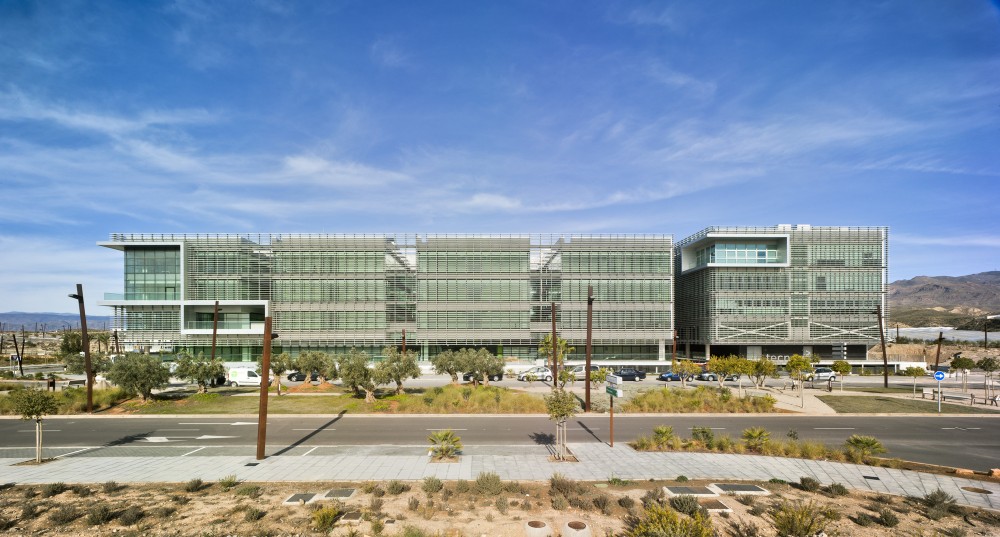 Tecnova Headquarters / Ferrer Arquitectos