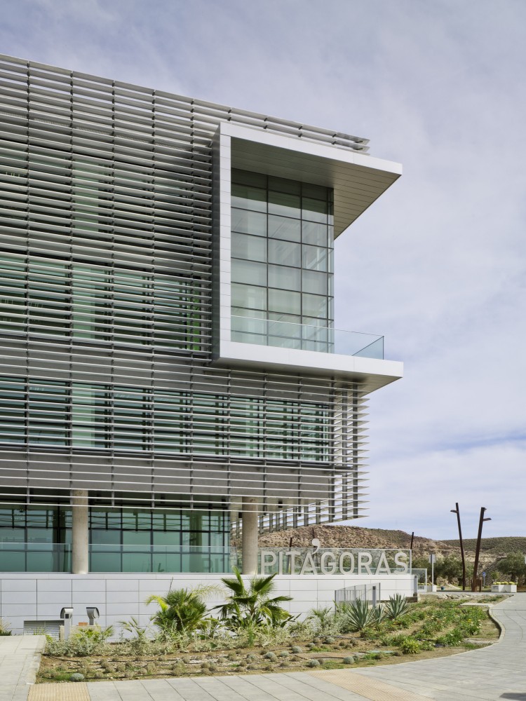 Tecnova Headquarters / Ferrer Arquitectos