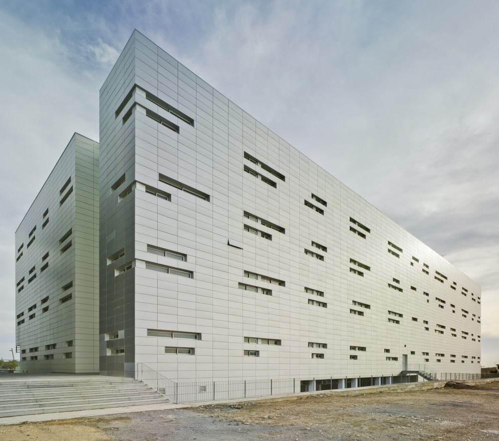 Tecnova Headquarters / Ferrer Arquitectos
