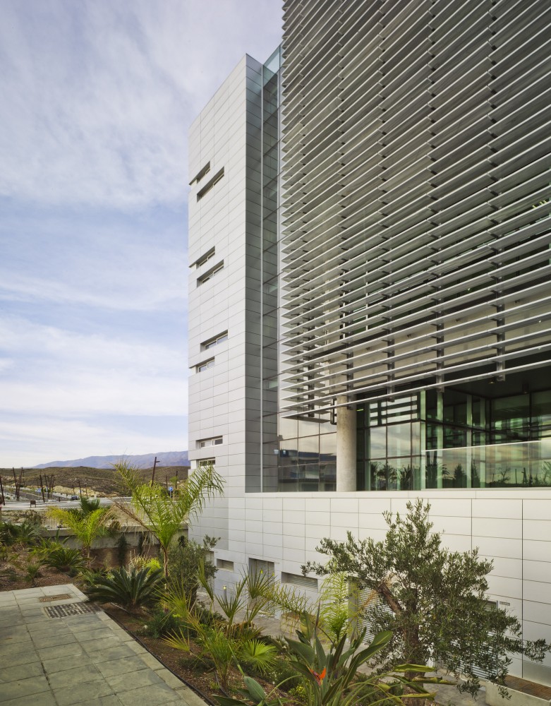 Tecnova Headquarters / Ferrer Arquitectos