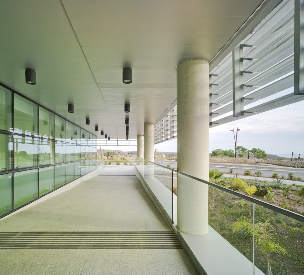 Tecnova Headquarters / Ferrer Arquitectos