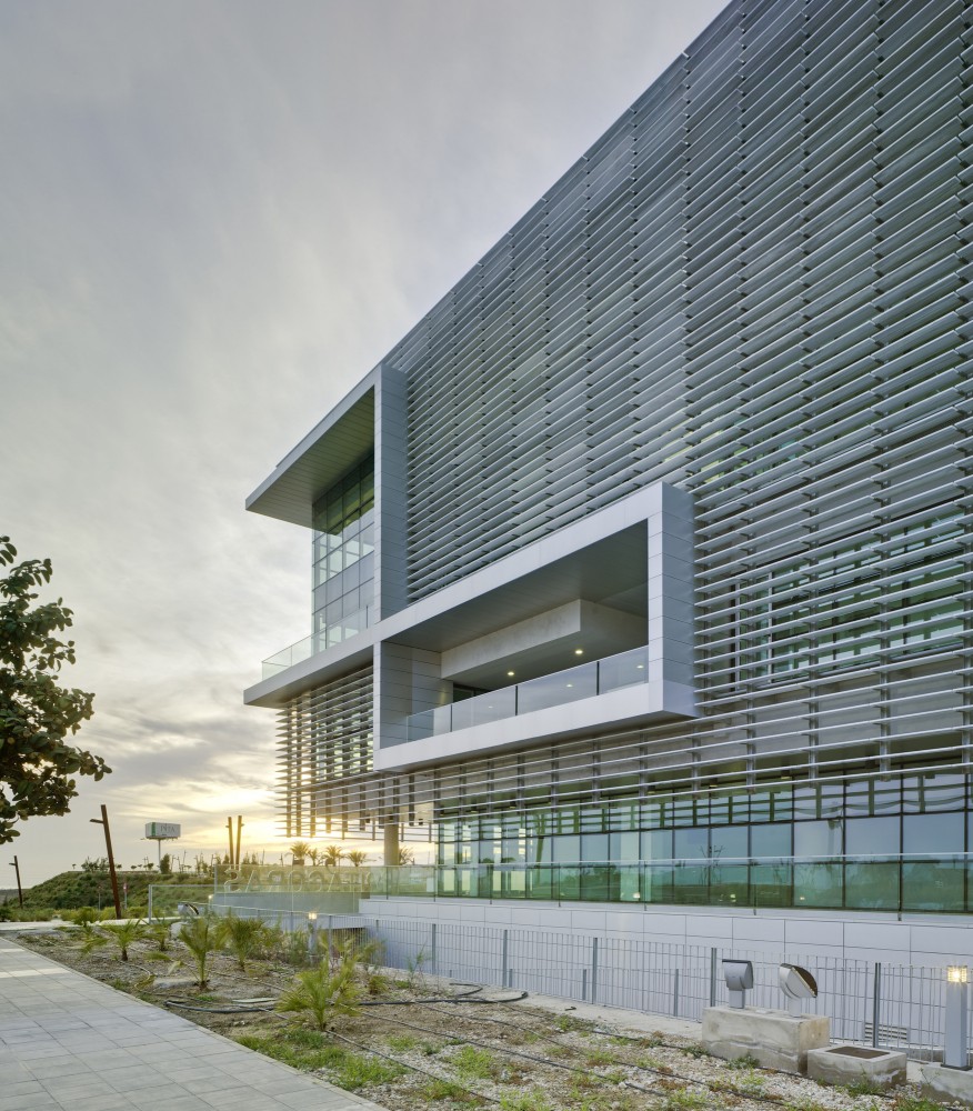Tecnova Headquarters / Ferrer Arquitectos