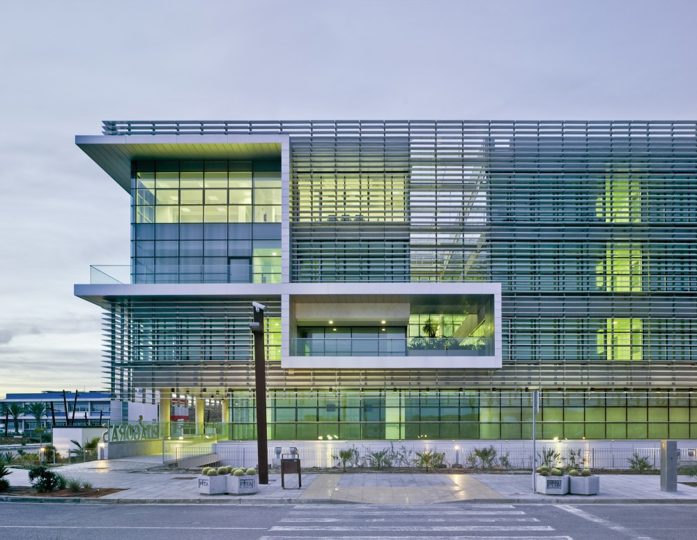 Tecnova Headquarters / Ferrer Arquitectos