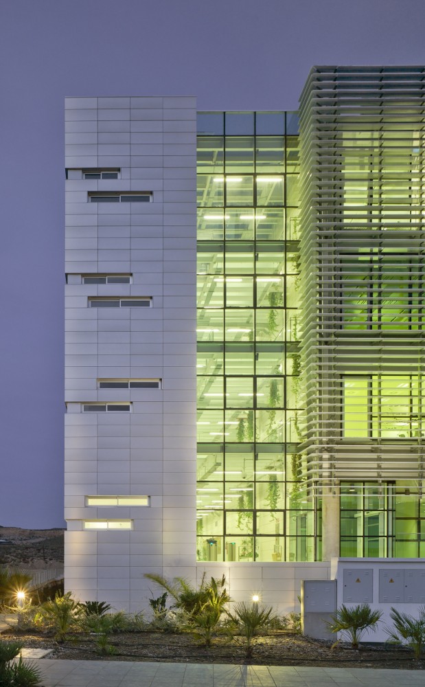 Tecnova Headquarters / Ferrer Arquitectos