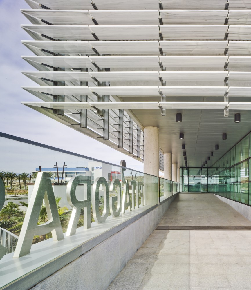 Tecnova Headquarters / Ferrer Arquitectos