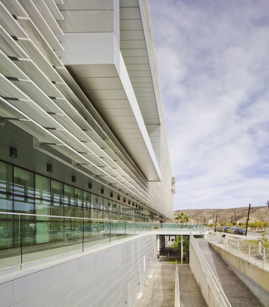 Tecnova Headquarters / Ferrer Arquitectos