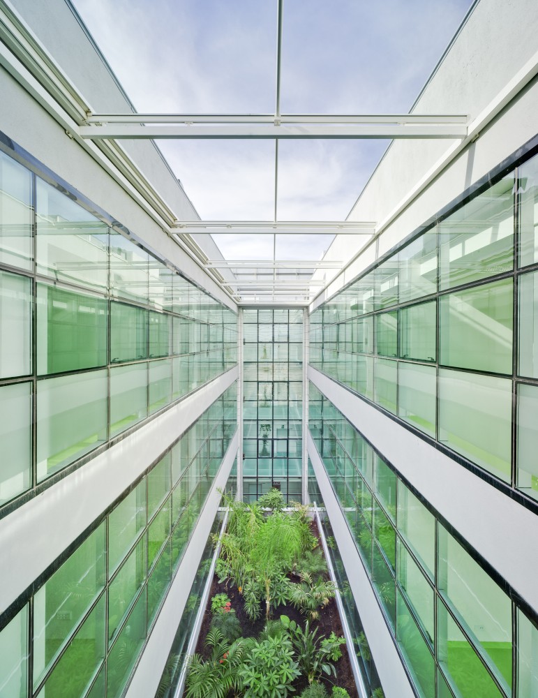 Tecnova Headquarters / Ferrer Arquitectos