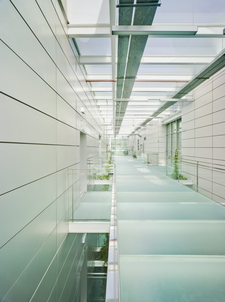 Tecnova Headquarters / Ferrer Arquitectos