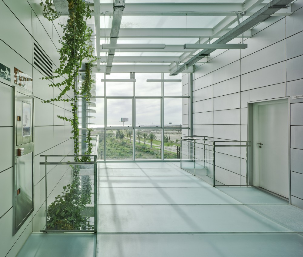 Tecnova Headquarters / Ferrer Arquitectos