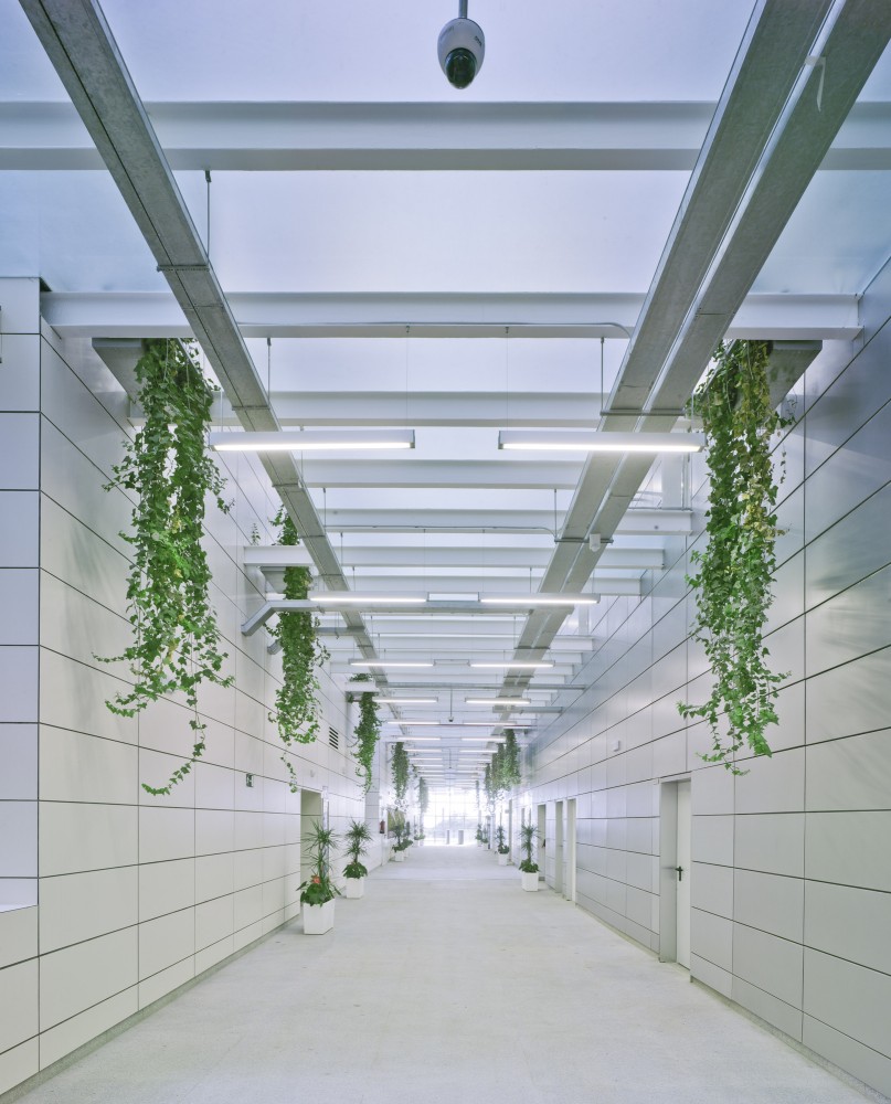 Tecnova Headquarters / Ferrer Arquitectos
