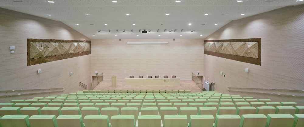 Tecnova Headquarters / Ferrer Arquitectos