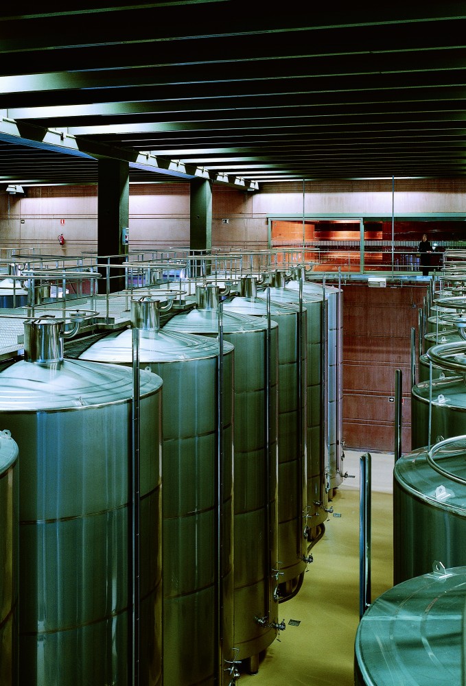 Campo Viejo Winery / Ignacio Quemada Arquitectos