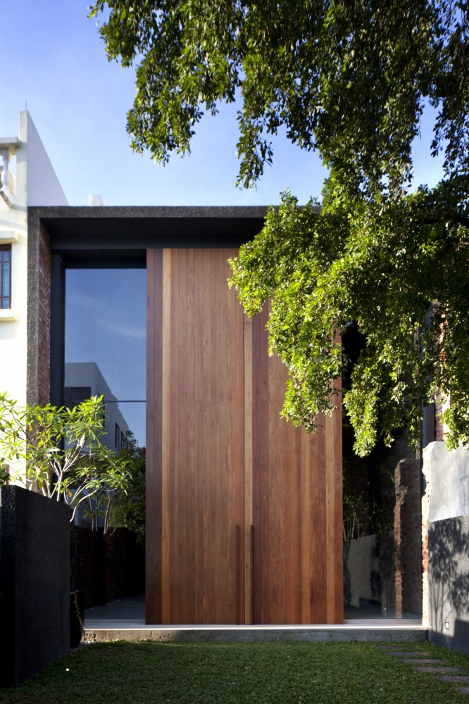 Lucky Shophouse / CHANG Architects