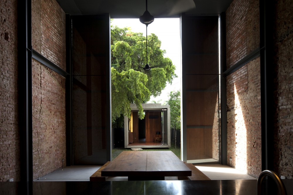 Lucky Shophouse / CHANG Architects